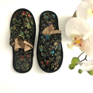 NWT Black Chinese Embroidery Slippers Size 8